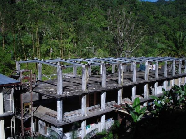 Rusting infrastructure in Central Bougainville still resonates with the spirit of the indigenous Nasioi people who waged an armed struggle between 1989 and 1997, following an uprising to shut down one of the world’s largest open-cut copper mines. Credit: Catherine Wilson/IPS